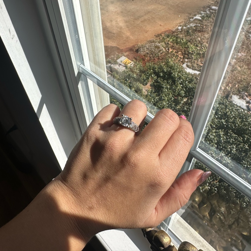 Silver elegant engagement ring - Picture 1 of 8